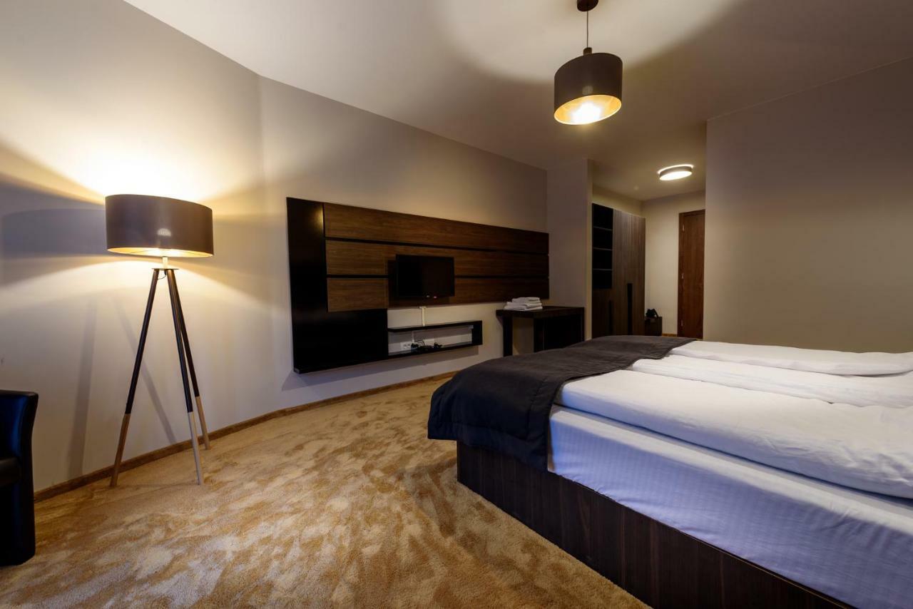 Resort Ujevara E Drinit Печ Екстериор снимка