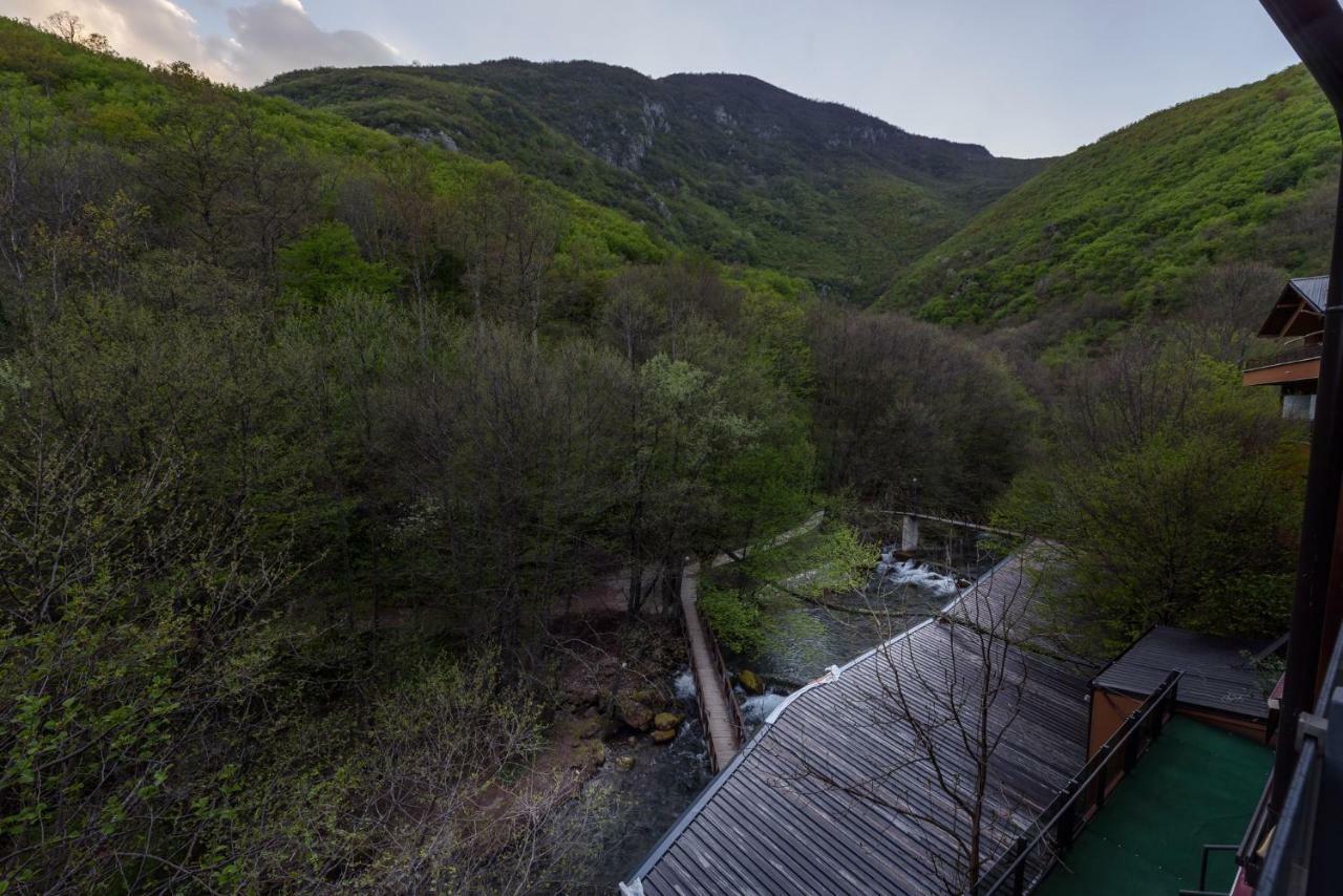 Resort Ujevara E Drinit Печ Екстериор снимка
