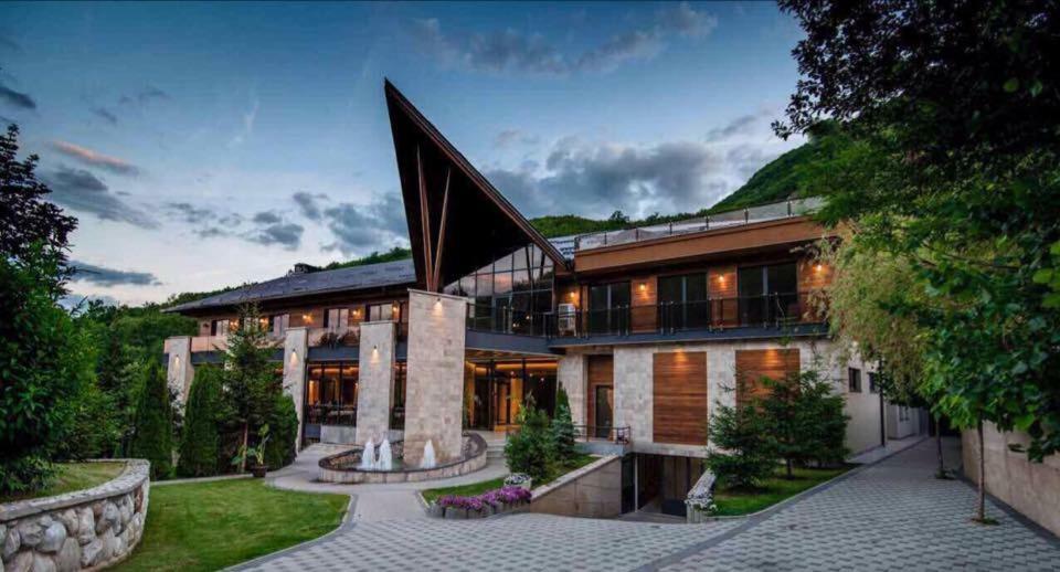 Resort Ujevara E Drinit Печ Екстериор снимка